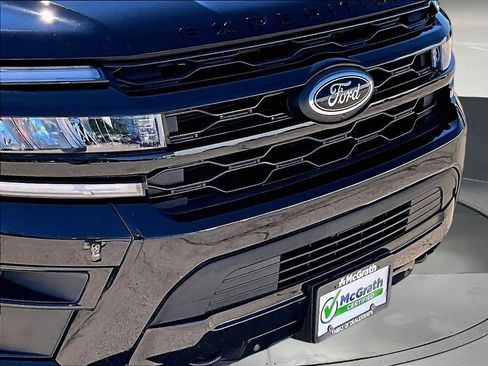 Used 2022 Ford Expedition Limited w/ Equipment Group 303A AWD/4WD image 35
