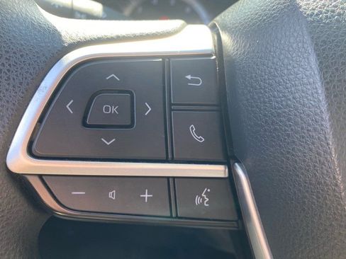 Used 2023 Toyota Highlander L FWD image 26