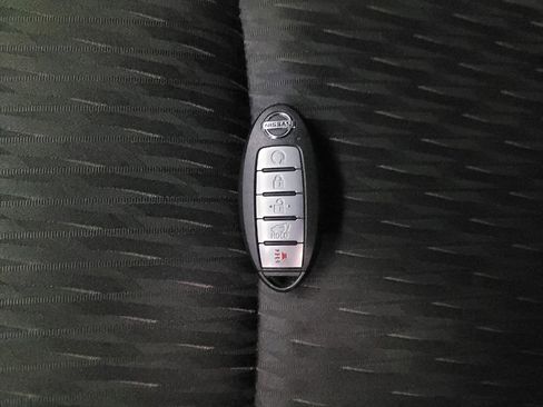Used 2020 Nissan Rogue SV w/ Premium Package FWD image 32