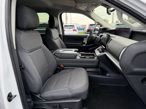Used 2025 Ford Expedition Active AWD/4WD image 17
