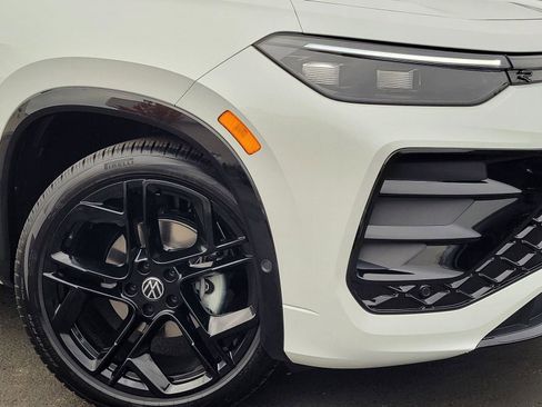 New 2026 Volkswagen Tiguan SE R-Line FWD image 4