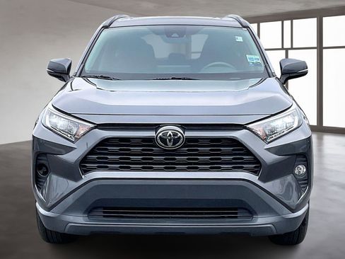 Used 2019 Toyota RAV4 XLE image 2