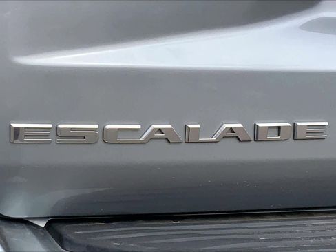 Used 2024 Cadillac Escalade Premium Luxury w/ Performance Package image 30