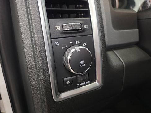 Used 2015 RAM 2500 SLT w/ Luxury Group image 24