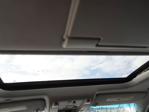 Used 2015 Chevrolet Suburban LTZ image 24