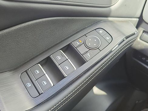 Used 2025 Nissan Rogue SL AWD/4WD image 25