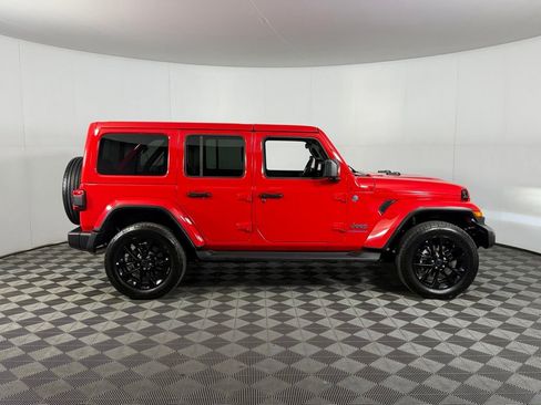 Used 2025 Jeep Wrangler Unlimited Sahara AWD/4WD image 3