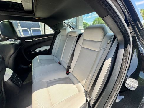 Used 2018 Chrysler 300 S w/ 300S Premium Group RWD image 22
