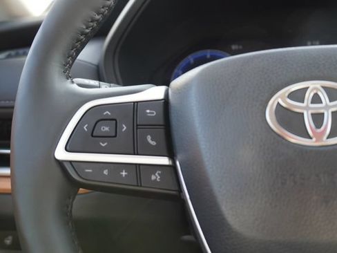 Used 2026 Toyota Grand Highlander AWD image 32