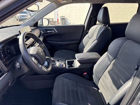 Used 2024 Mitsubishi Outlander SE Black Edition image 22