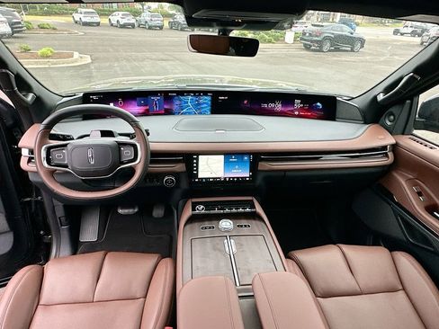 New 2026 Lincoln Navigator Reserve AWD/4WD image 3