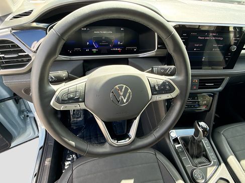 Used 2025 Volkswagen Taos SE AWD/4WD image 39