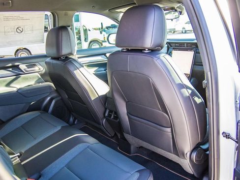 New 2026 GMC Terrain AT4 AWD/4WD image 32