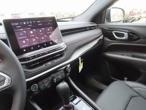 New 2026 Jeep Compass Trailhawk w/ Trailer Tow Group image 35