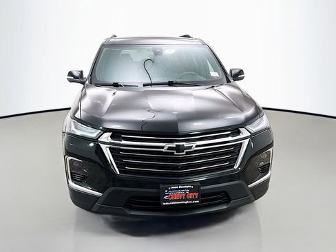 Used 2023 Chevrolet Traverse LT image 2