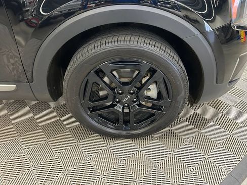 Used 2023 Kia Telluride SX X-Line AWD/4WD image 2