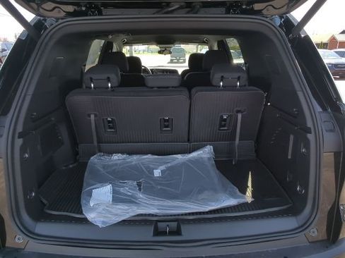 New 2026 Chevrolet Traverse LT w/ Midnight/Sport Edition FWD image 32