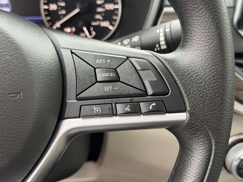 Used 2025 Nissan Altima 2.5 SV FWD image 22