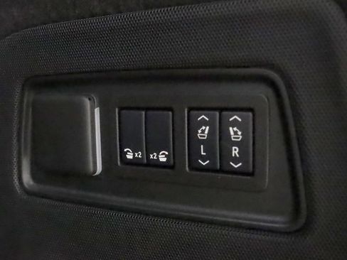 Used 2025 Cadillac Escalade V w/ LPO, ONYX Package image 10