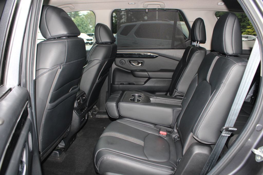 Certified 2025 Honda Pilot Touring image 14
