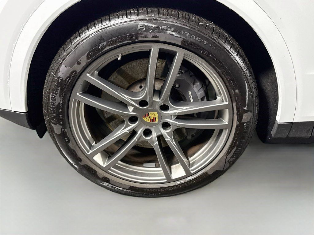 Used 2023 Porsche Cayenne Platinum Edition AWD/4WD image 37