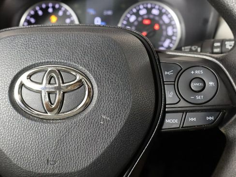 Used 2021 Toyota RAV4 XLE w/ Convenience Package FWD image 10
