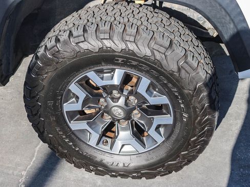 Certified 2019 Toyota Tacoma TRD Off-Road image 11