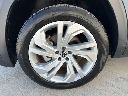 Used 2023 Volkswagen Atlas SE w/ Panoramic Sunroof Package FWD image 9