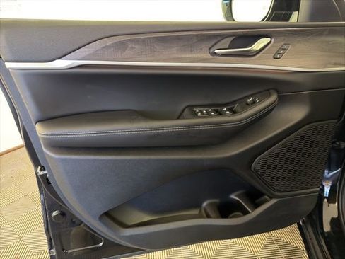 New 2025 Jeep Grand Cherokee Limited w/ Trailer Tow Package image 11