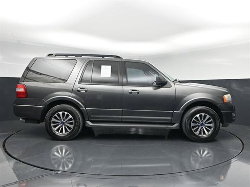 Used 2016 Ford Expedition XLT w/ Equipment Group 202A RWD image 4
