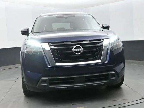 Used 2024 Nissan Pathfinder SV FWD image 3