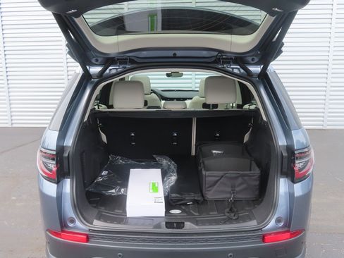 Used 2023 Land Rover Discovery Sport SE image 23