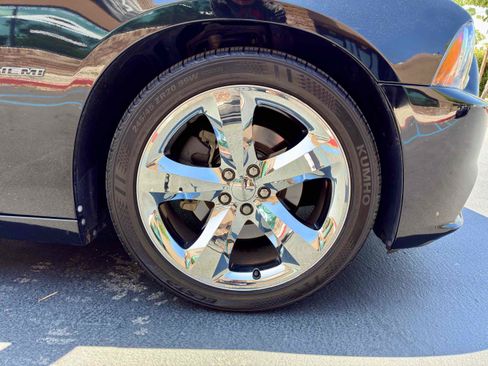 Used 2012 Dodge Charger R/T w/ Wheels & Tunes Group RWD image 13