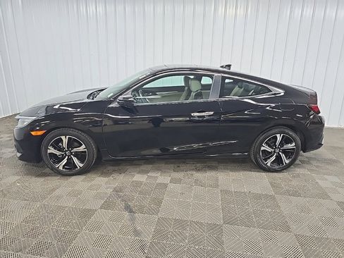 Used 2018 Honda Civic Touring image 5
