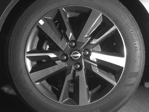 Used 2025 Nissan Versa SV FWD image 12