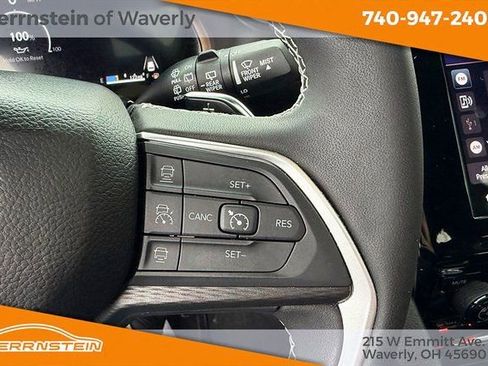 Used 2025 Jeep Grand Cherokee Laredo X image 18