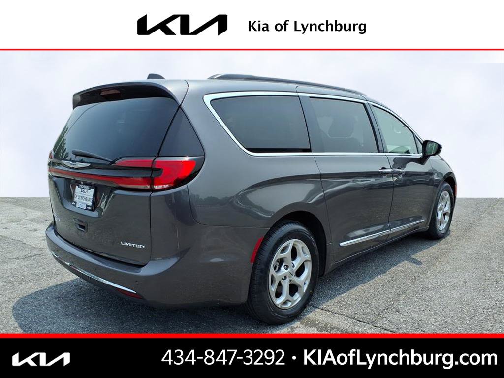 Used 2023 Chrysler Pacifica Limited FWD image 4