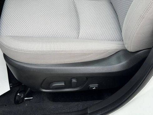 Used 2017 Subaru Forester 2.5i Premium AWD/4WD image 12