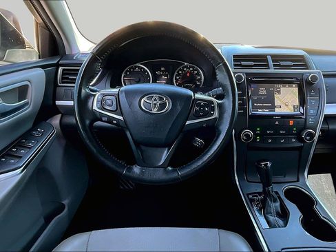 Used 2016 Toyota Camry SE w/ Moonroof Package image 5