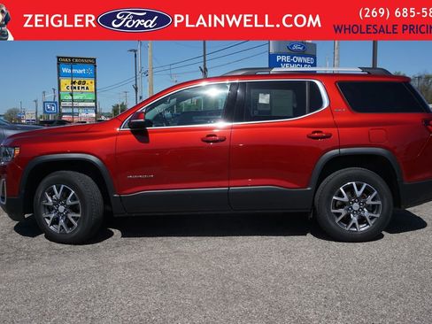 Used 2023 GMC Acadia SLT w/ LPO, Floor Liner Package AWD/4WD image 2