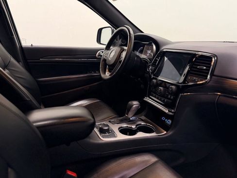 Used 2019 Jeep Grand Cherokee Limited AWD/4WD image 17