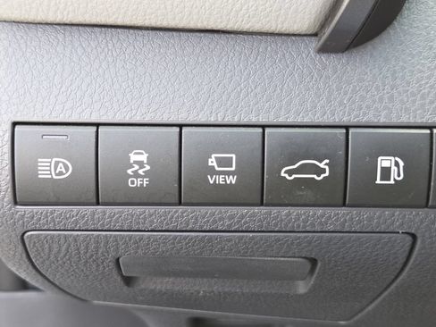 Used 2018 Toyota Camry XLE w/ Driver Assist Package FWD image 9