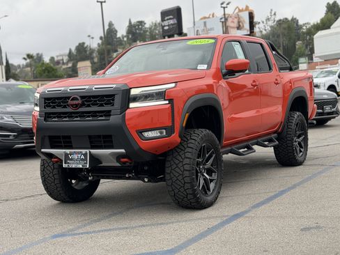 Used 2025 Nissan Frontier PRO-4X w/ Pro Convenience Package image 3