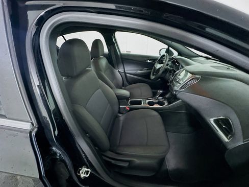 Used 2018 Chevrolet Cruze LT w/ Convenience Package image 28