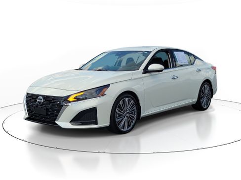 Used 2023 Nissan Altima 2.5 SL FWD image 2