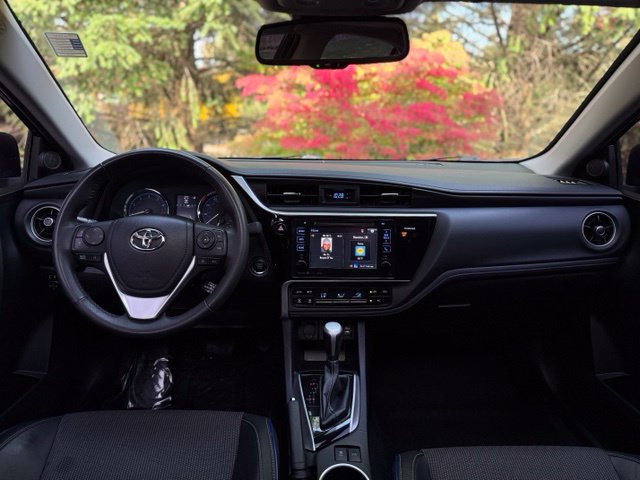 Used 2017 Toyota Corolla SE w/ SE Premium Package FWD image 17