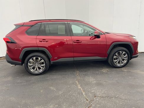 Certified 2022 Toyota RAV4 XLE Premium image 4