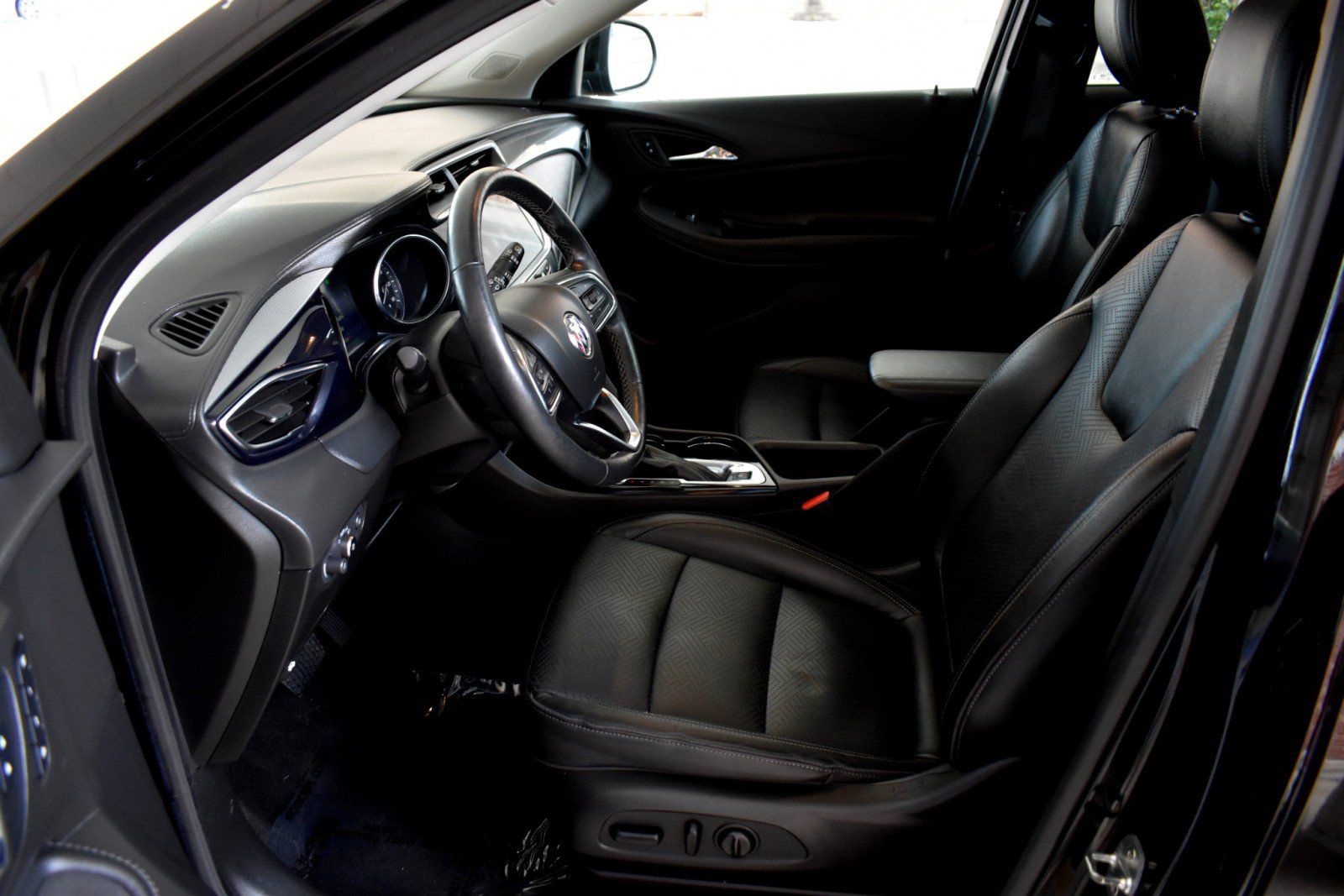 Used 2021 Buick Encore GX Essence w/ Experience Buick Package FWD image 23