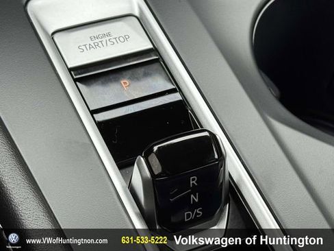 Certified 2025 Volkswagen Atlas SE image 29