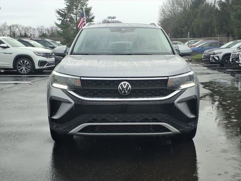 Certified 2023 Volkswagen Taos SE image 8